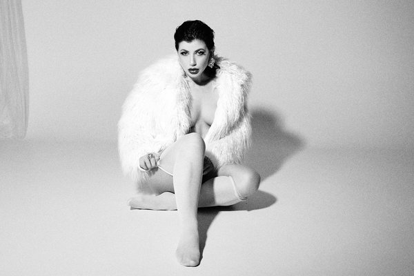 Découvrez comment sélectionner le sac à main en raphia parfait pour un été chic et stylé !