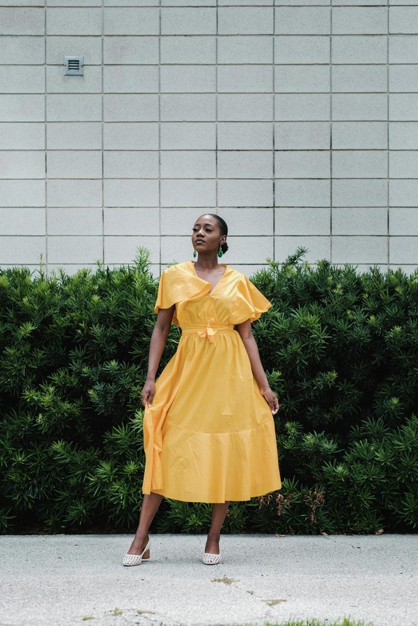 Découvrez la magie de la robe champêtre jaune pour vos événements